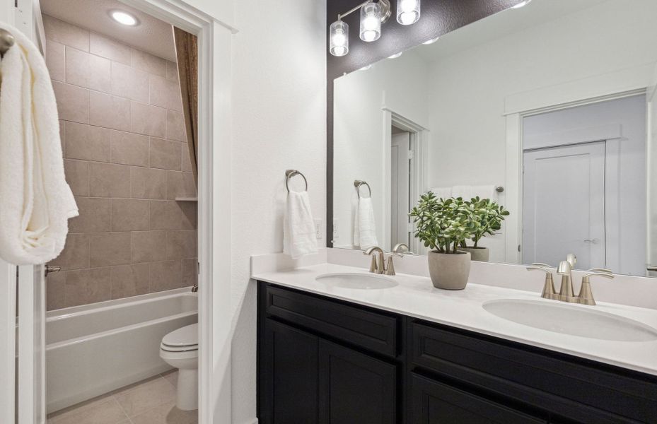 Representative furnished interior of a home built from the Sondra by Pulte Homes in Wellington, Fort Worth (Image 10).