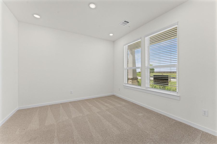 Spacious, unfurnished interior of a new home in , Angleton (Image 20).