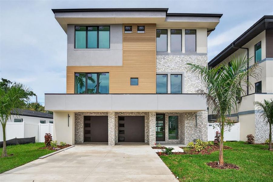 Front exterior of a new home in , St. Petersburg, FL, highlighting curb appeal (Image 22).