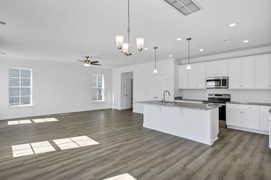 Spacious, unfurnished interior of a new home in Ashton Lakes, Lexington (Image 19).