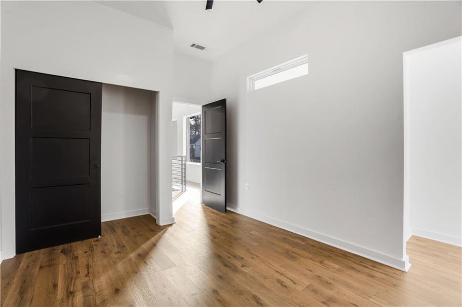 Spacious, unfurnished interior of a new home in , Atlanta (Image 25). Spacious, unfurnished interior of a new home in , Atlanta (Image 25).