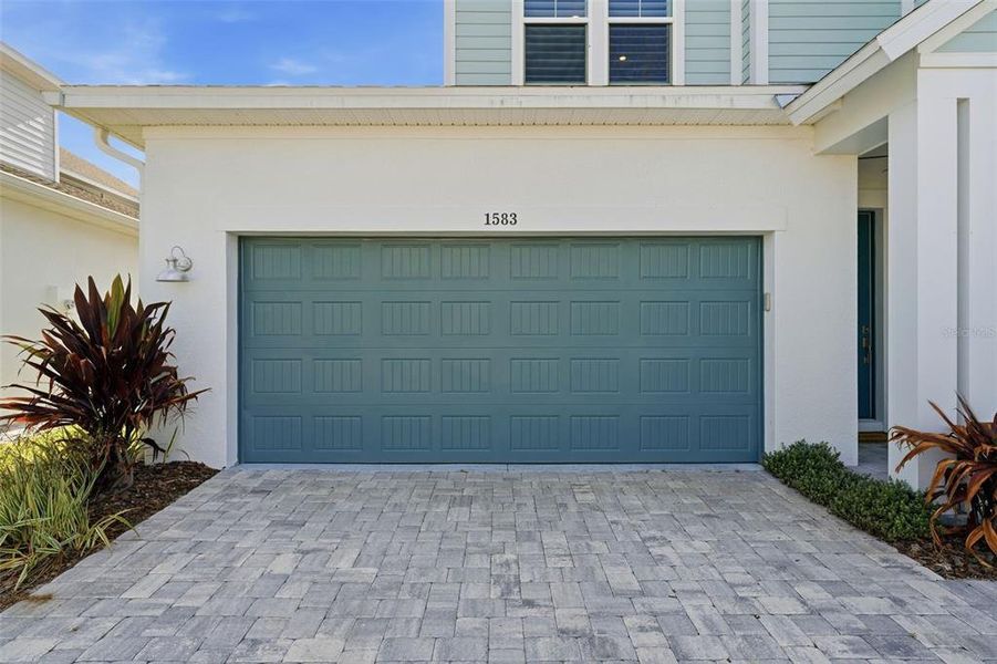 Exterior details and patio area of a home in Emerald Landing at Waterside at Lakewood Ranch – Lake Series, Sarasota (Image 37). Exterior details and patio area of a home in Emerald Landing at Waterside at Lakewood Ranch – Lake Series, Sarasota (Image 37).