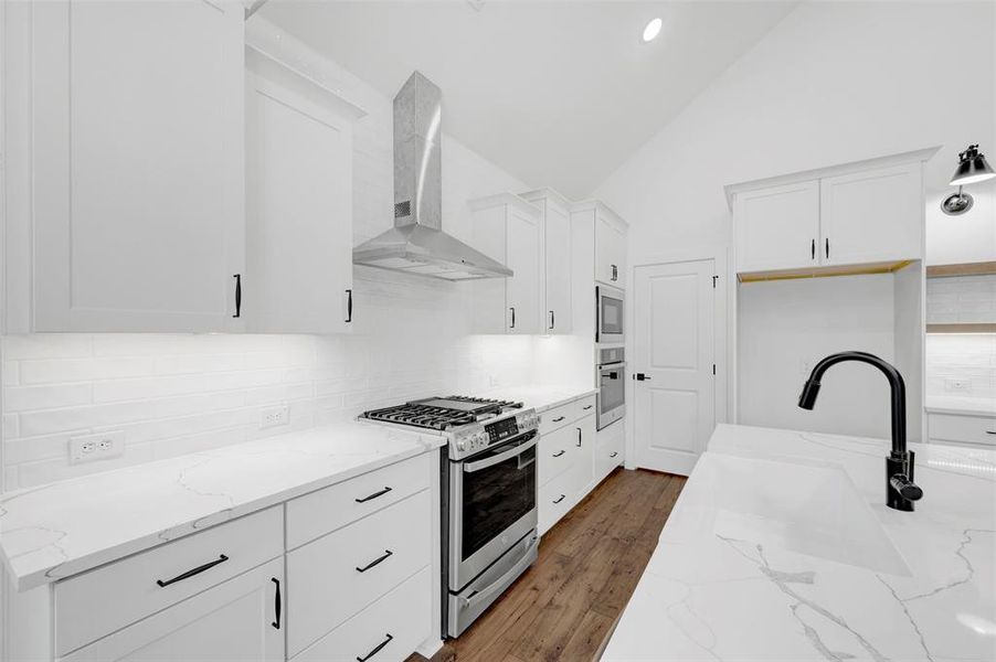 Furnished interior view inside a new home in Heritage Ranch, Sherman (Image 10).