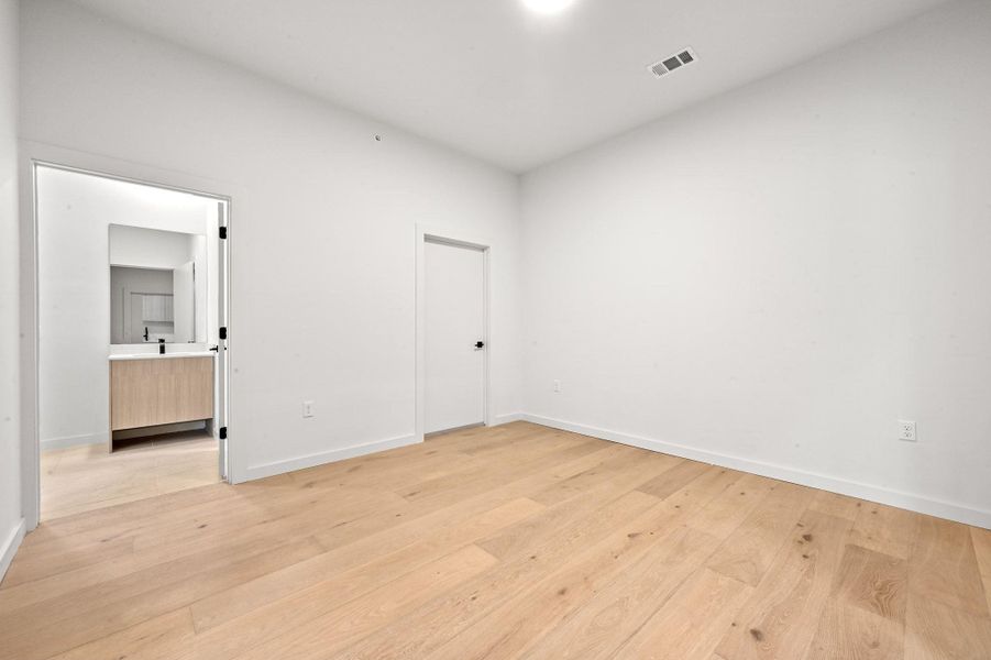 Spacious, unfurnished interior of a new home in One Oak, Austin (Image 12).