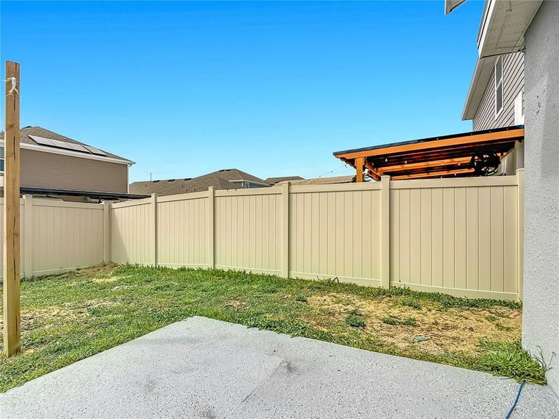 Exterior details and patio area of a home in , Haines City (Image 3).