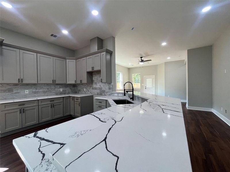 28811 Champion Oaks breakfast bar 28811 Champion Oaks breakfast bar