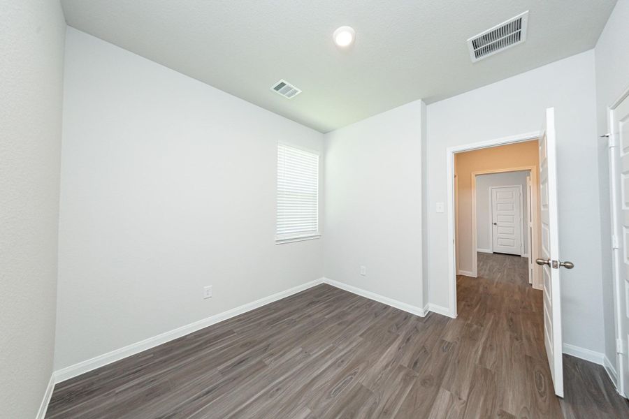 Spacious, unfurnished interior of a new home in River's Edge, Conroe (Image 10).