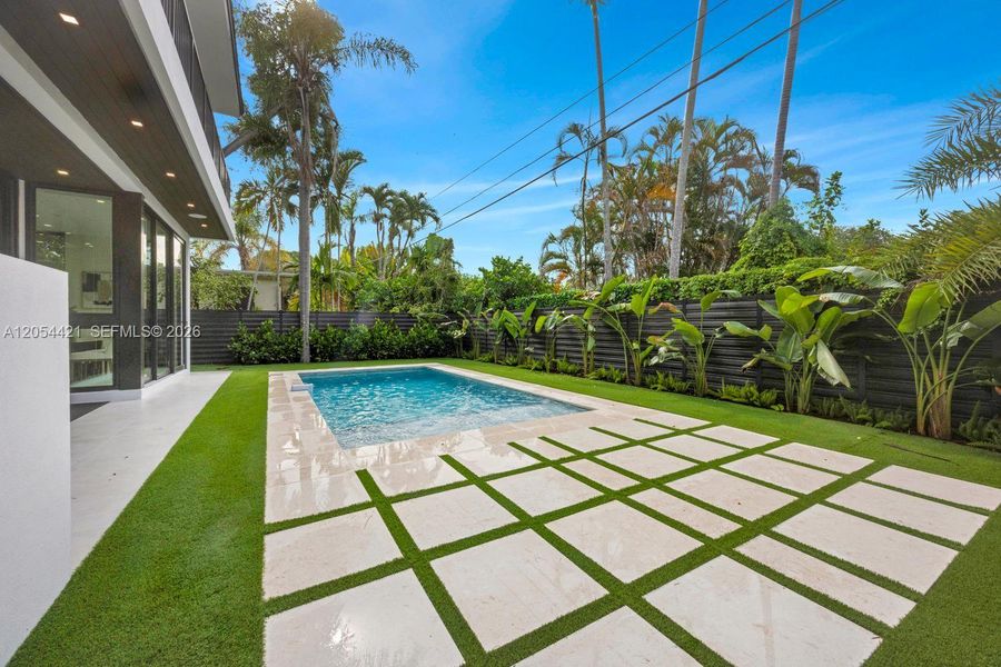 Exterior details and patio area of a home in , Miami (Image 38).