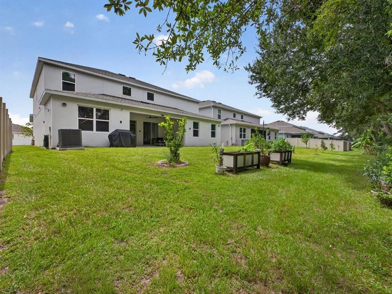 Exterior details and patio area of a home in Storey Creek, Kissimmee (Image 3).