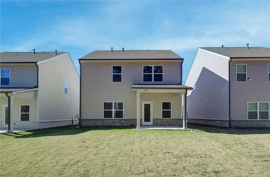 Exterior details and patio area of a home in Crofton Place Enclave, Snellville (Image 3).