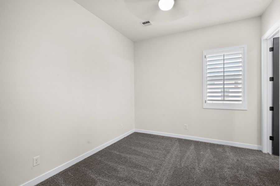 Spacious, unfurnished interior of a new home in Verdancia, El Paso (Image 20).