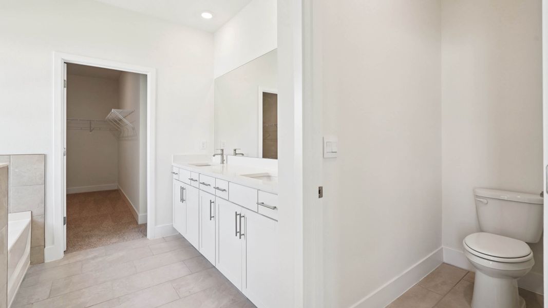 Representative furnished interior of a home built from the Hemingway by D.R. Horton in Sandal Key, Weeki Wachee (Image 25).