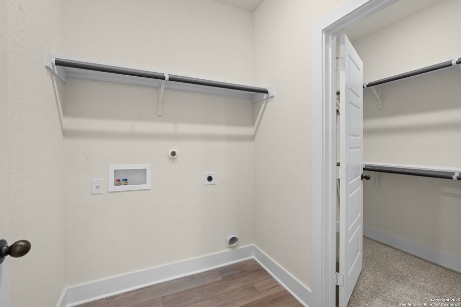 Spacious, unfurnished interior of a new home in Hunters Ranch, San Antonio (Image 37).