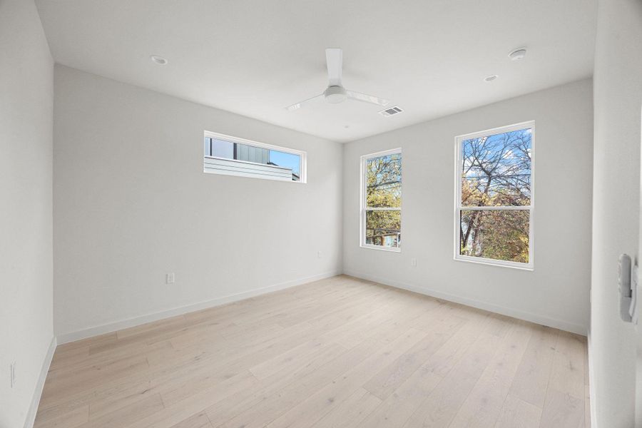 Spacious, unfurnished interior of a new home in , Austin (Image 24).