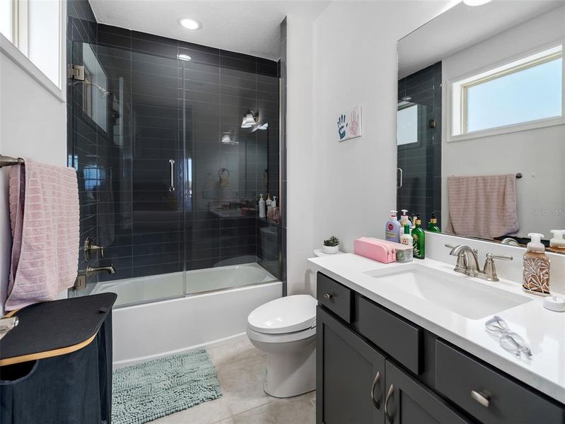 Furnished interior view inside a new home in , Orlando (Image 16).