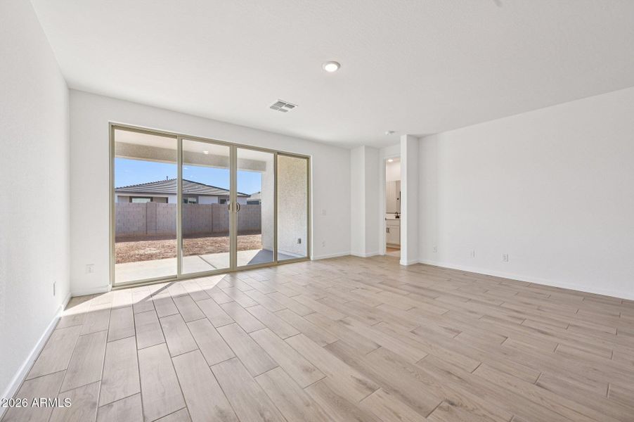 13-web-or-mls-W Buist Ave-S1001-013