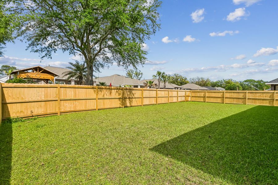 Exterior details and patio area of a home in Buckeyes Landing, Navarre (Image 27).