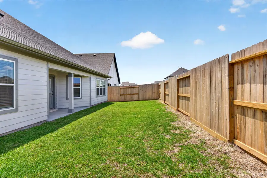 Exterior details and patio area of a home in , Alvin (Image 4).