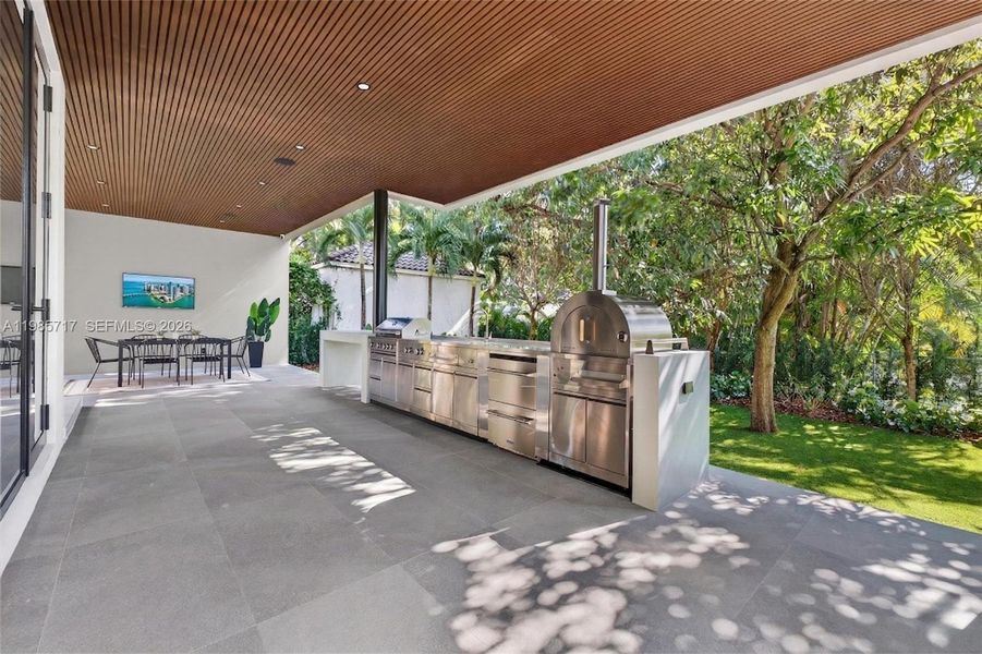 Exterior details and patio area of a home in , Miami (Image 30).