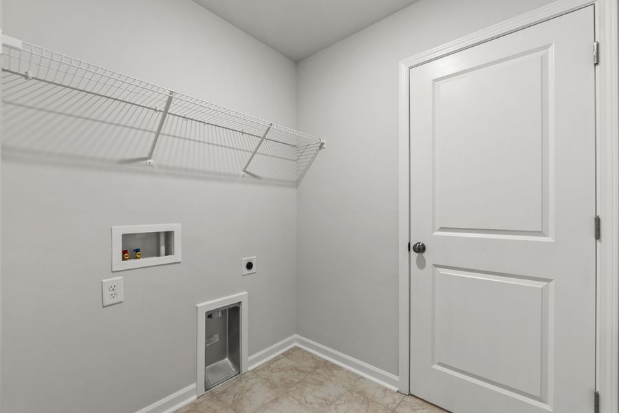 Spacious, unfurnished interior of a new home in The Coves on Lake Wylie, Charlotte (Image 18).