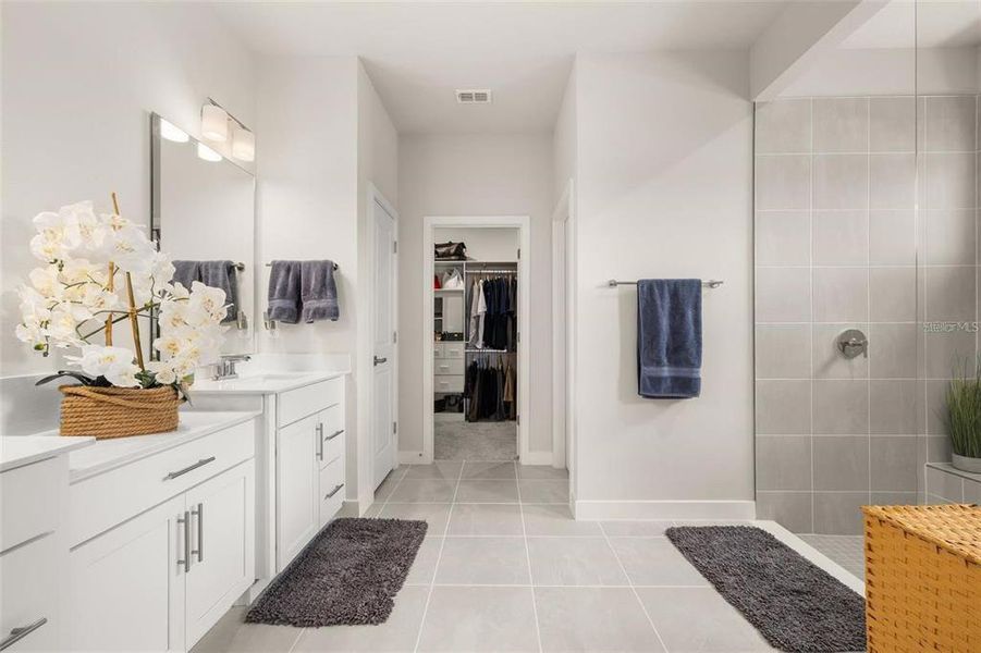 Furnished interior view inside a new home in , Clermont (Image 25).