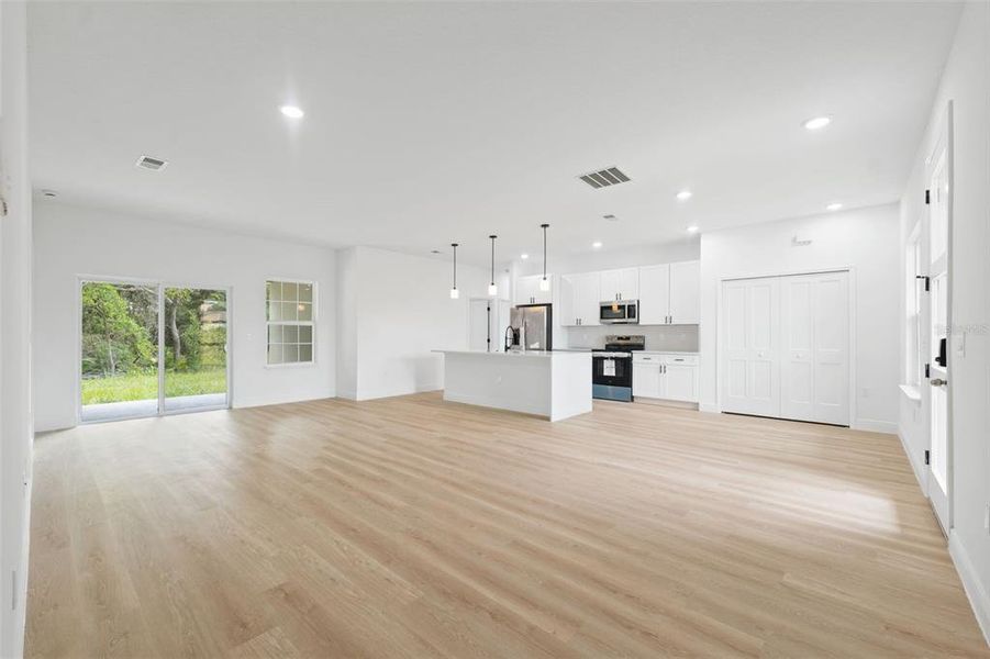 Spacious, unfurnished interior of a new home in , Ocala (Image 25).