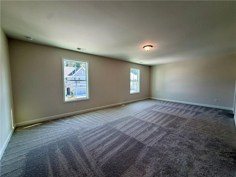 Spacious, unfurnished interior of a new home in Cherokee Township, Acworth (Image 7).