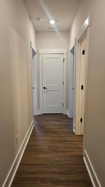 Spacious, unfurnished interior of a new home in The Enclave at French Quarter Creek, Huger (Image 9).