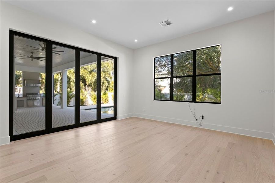 Spacious, unfurnished interior of a new home in , Tampa (Image 80).