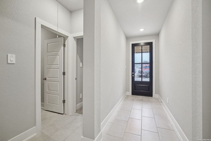 Spacious, unfurnished interior of a new home in Estancia Ranch - Premier Series, San Antonio (Image 34).