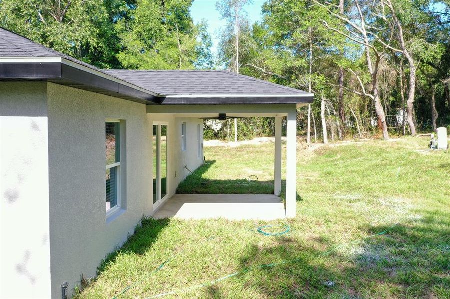 Exterior details and patio area of a home in , Dunnellon (Image 3).