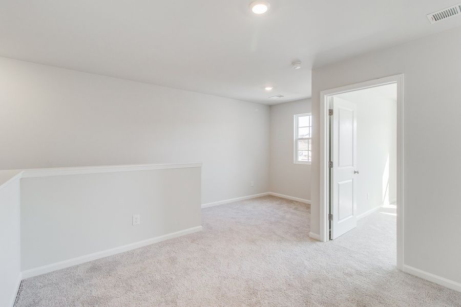 Spacious, unfurnished interior of a new home in Bluefield, Lexington (Image 28).