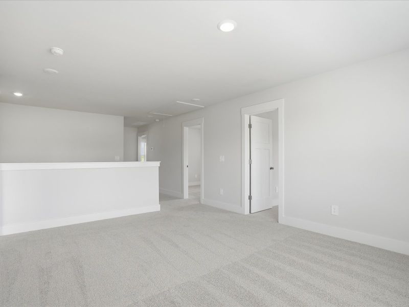 Spacious, unfurnished interior of a new home in Ashby Woods, Boiling Springs (Image 12).
