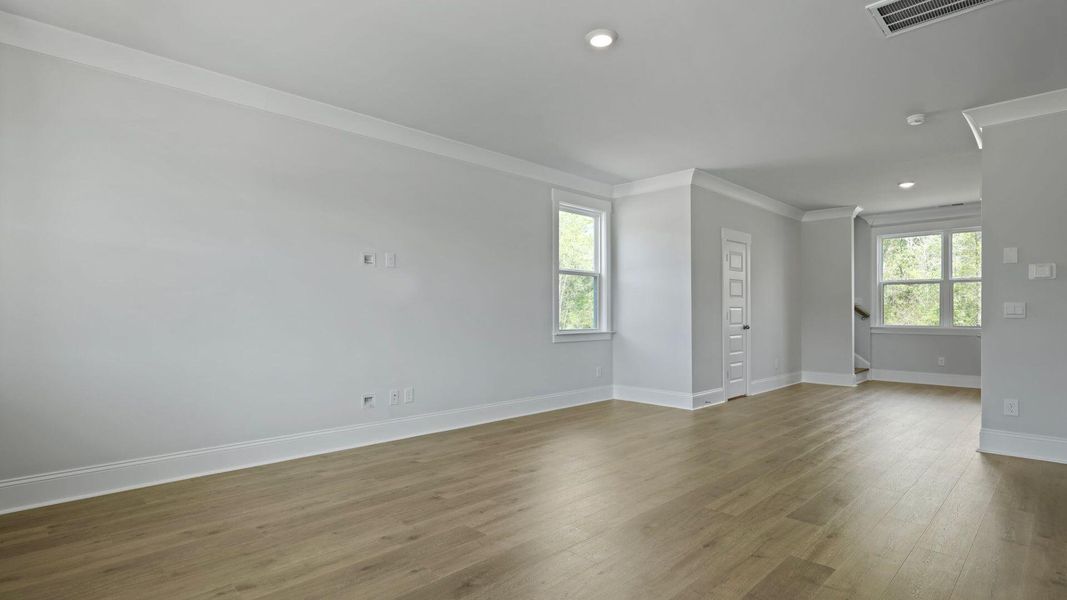 Spacious, unfurnished interior of a new home in Sheep Island, Summerville (Image 25).