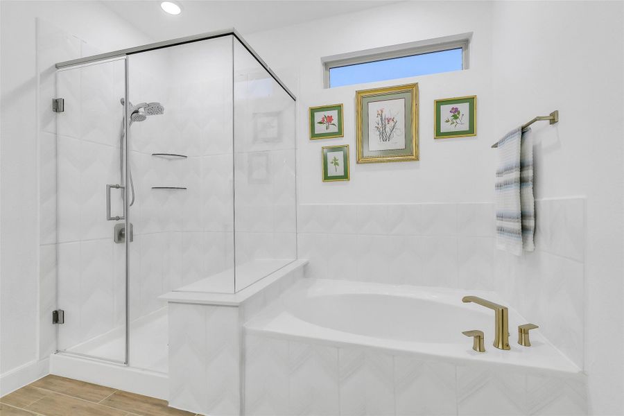 Furnished interior view inside a new home in Del Webb in Chambers Creek, Willis (Image 28). Furnished interior view inside a new home in Del Webb in Chambers Creek, Willis (Image 28).