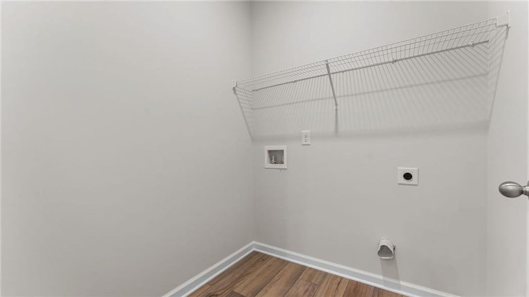 Spacious, unfurnished interior of a new home in Villages at Cedar Hill, Dallas (Image 11).