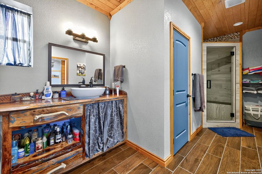 Furnished interior view inside a new home in , Bandera (Image 24). Furnished interior view inside a new home in , Bandera (Image 24).