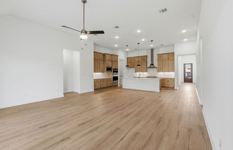 Spacious, unfurnished interior of a new home in 6 Creeks, Kyle (Image 19).
