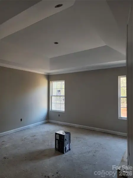 Master Bedroom w/ Tray Clg and Crown Molding