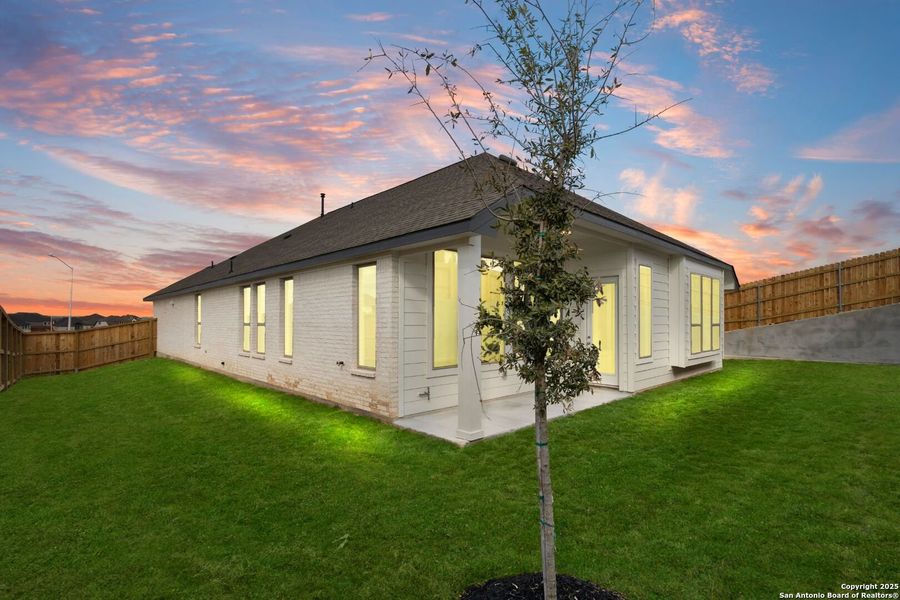 Exterior details and patio area of a home in Homestead, Schertz (Image 4).