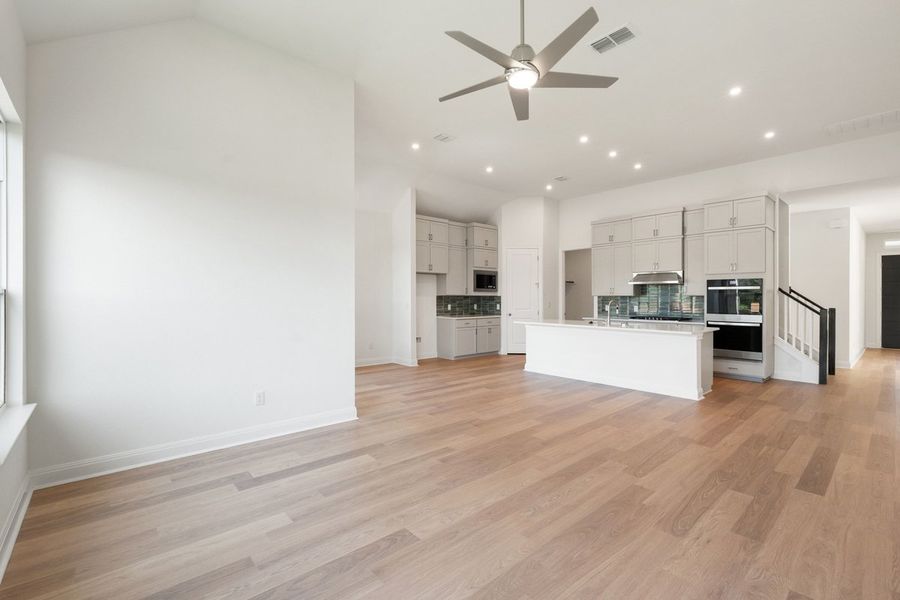 Spacious, unfurnished interior of a new home in Persimmon, Buda (Image 34).