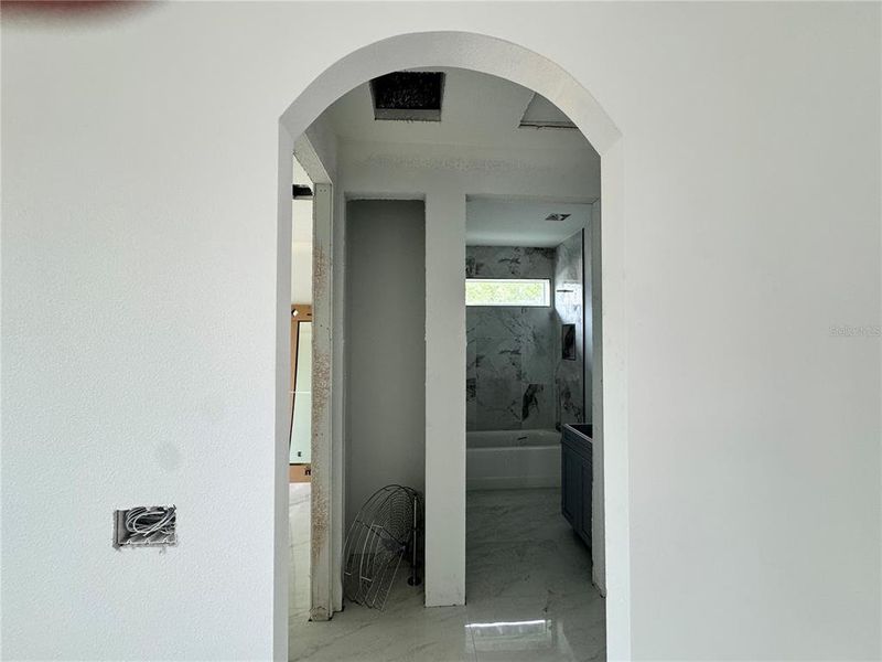 Spacious, unfurnished interior of a new home in , Ocala (Image 31).