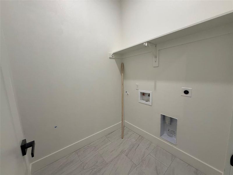 Spacious, unfurnished interior of a new home in Stillwater Lake Estates, Godley (Image 15). Spacious, unfurnished interior of a new home in Stillwater Lake Estates, Godley (Image 15).