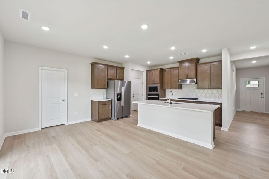 10-web-or-mls-Oak Manor - Raleigh - 716