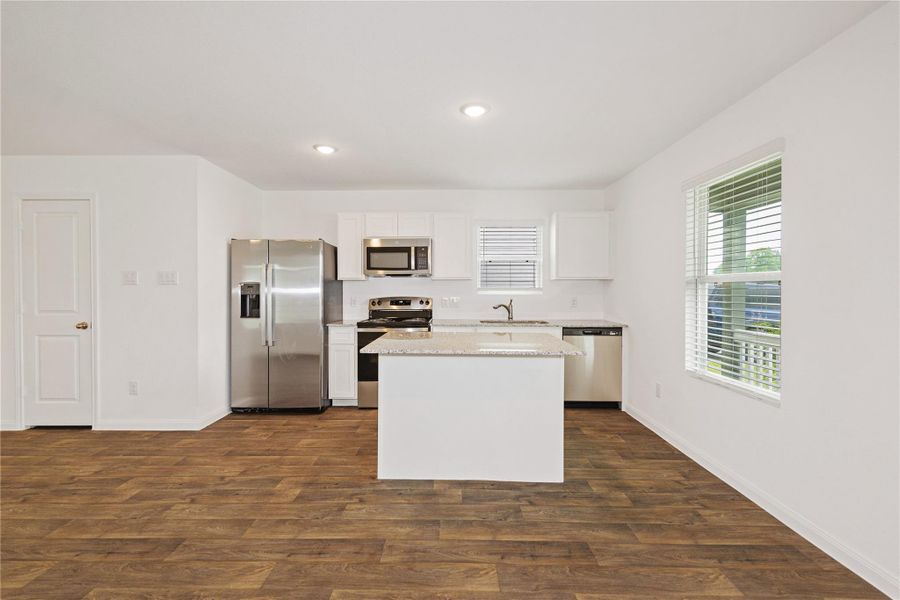 Spacious, unfurnished interior of a new home in Marie Village, Conroe (Image 20).