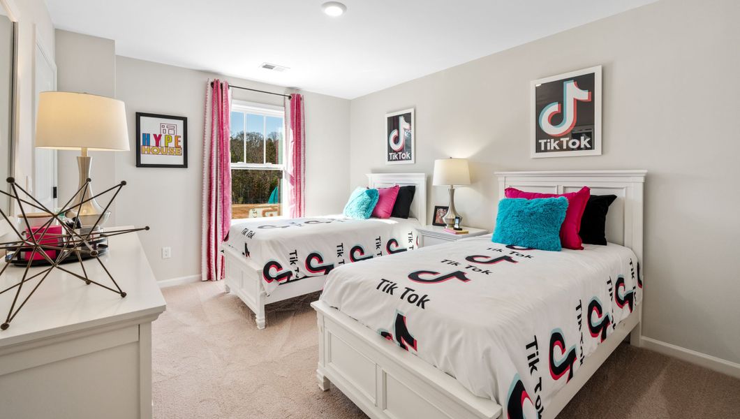 Representative furnished interior of a home built from the Graymount by D.R. Horton in Hunters Creek, Greenwood (Image 28).