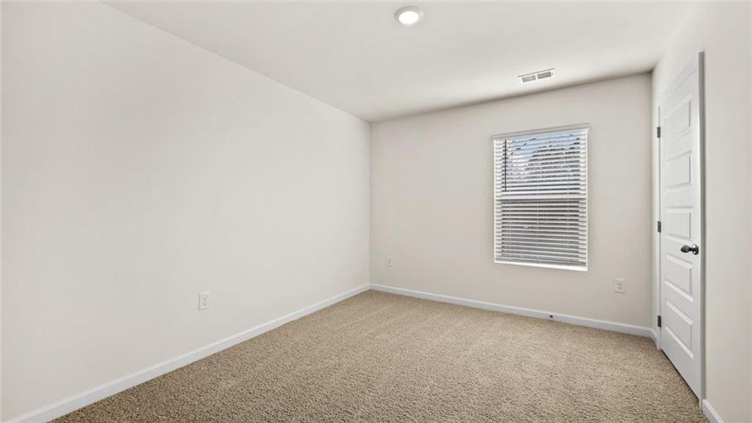 Spacious, unfurnished interior of a new home in Inverness at Sugarloaf, Lawrenceville (Image 28).