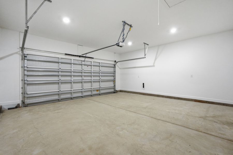 Spacious, unfurnished interior of a new home in Southern Charm, Crestview (Image 20).