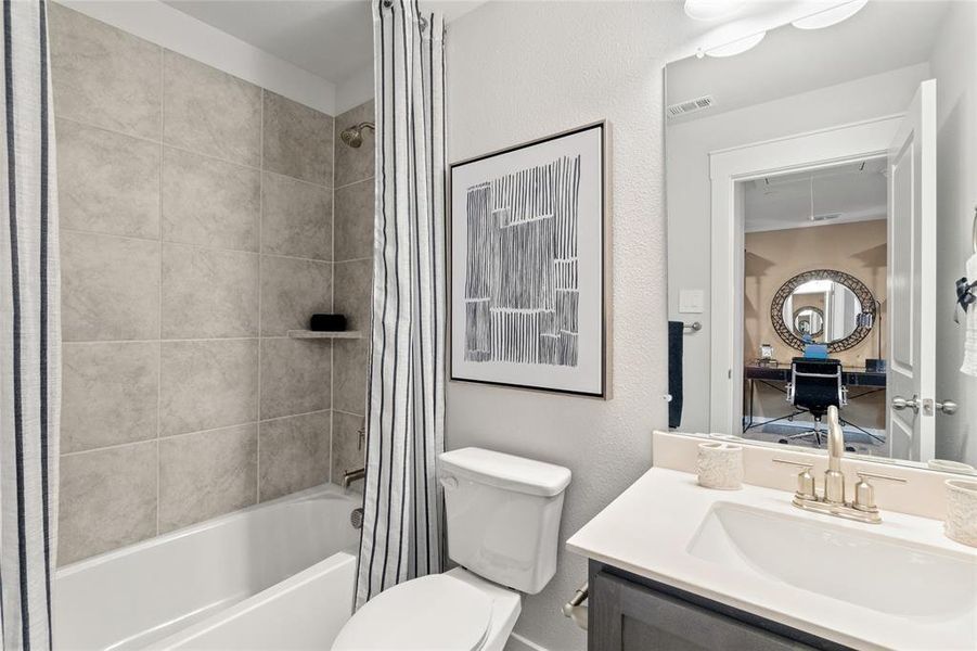 Full bathroom featuring vanity, toilet, and shower / tub combo