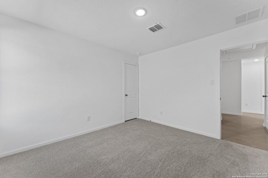Spacious, unfurnished interior of a new home in Friendship Oaks, Fredericksburg (Image 16).